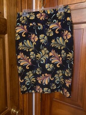 Black Floral Scroll Pencil Skirt